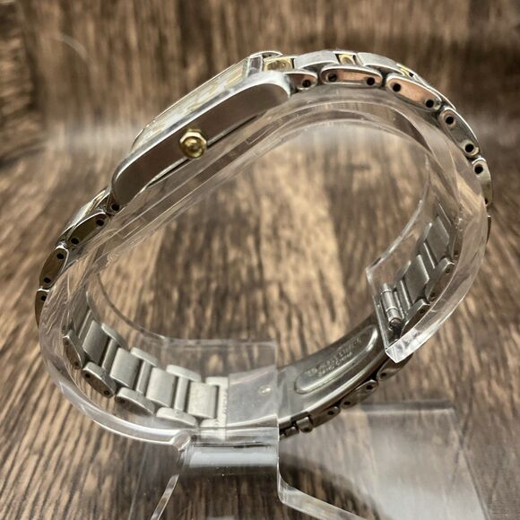 Seiko IN00-0ZF8 gold and silver tone Women's Watch New Battery Working - Picture 4 of 10